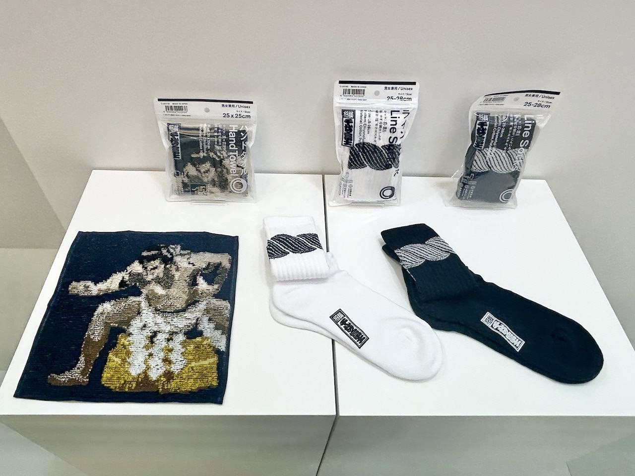 ファミリーマート「コンビニエンスウェア」と「千代の富士」のコラボレーション 展示