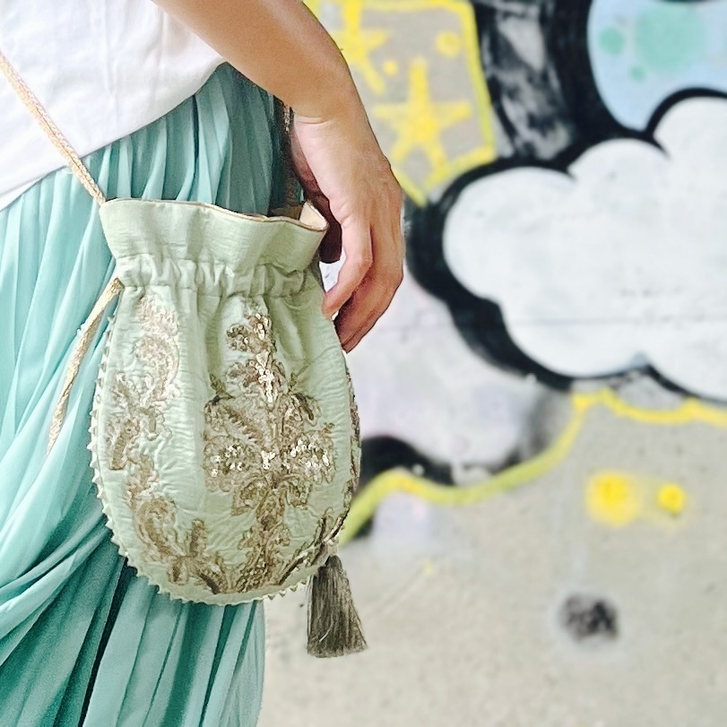 Embroidery Drawstring Shoulder Bag　NE QUITTEZ PAS!

