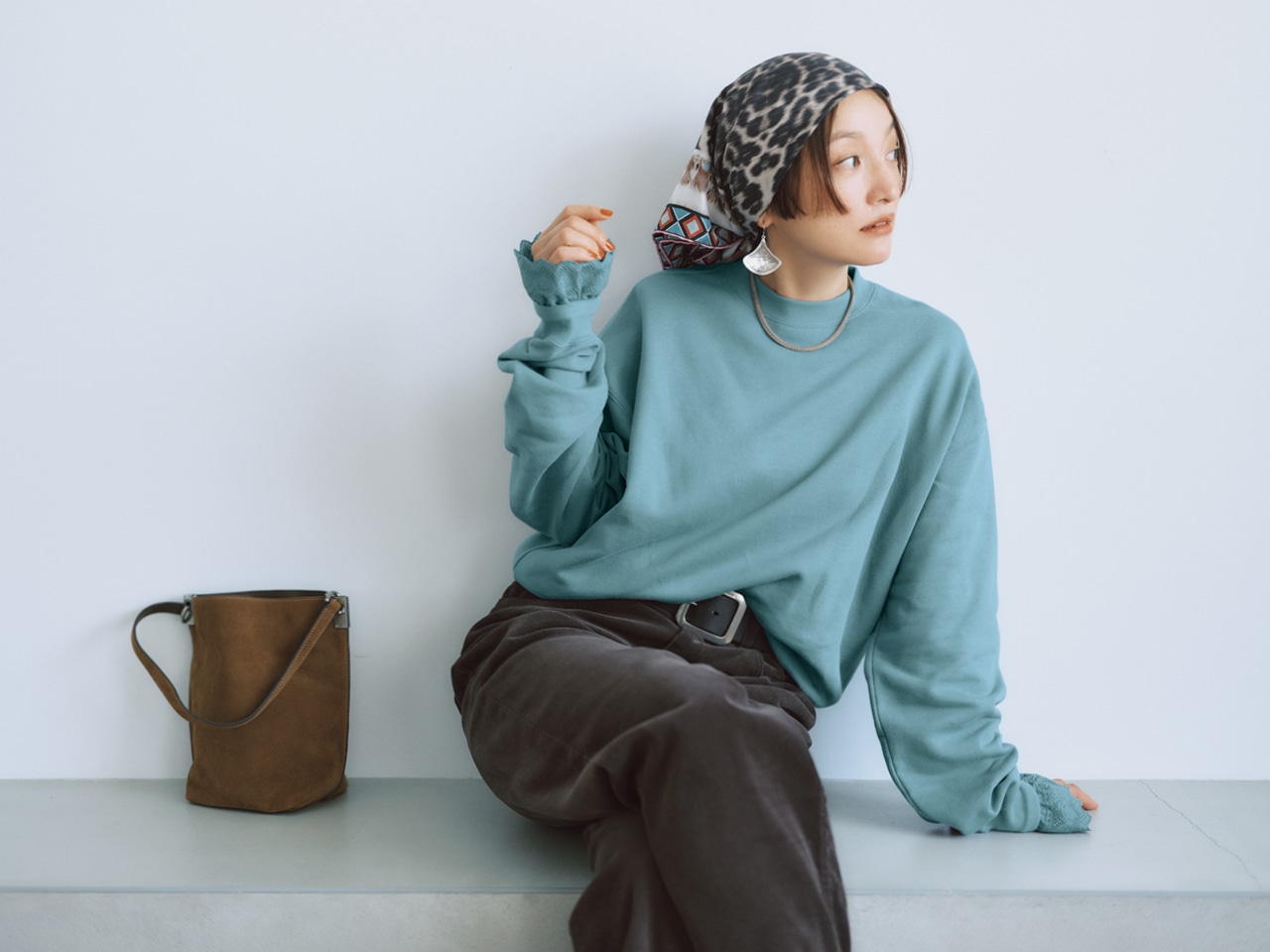 高山都さんの20th Anniv. LEE限定 12closet（トゥエルブクローゼット）【洗える】【高山都さんコラボ】袖レーススウェット ブルーグリーンのコーデ