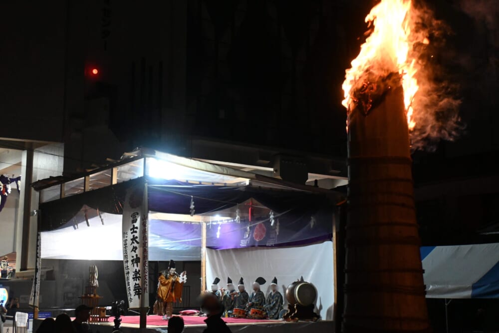 吉田の火祭り 御旅所 太々神楽の舞
