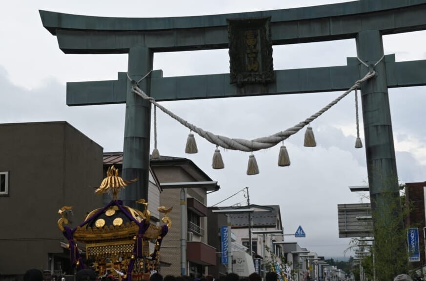 吉田の火祭り 金鳥居 金鳥居祭