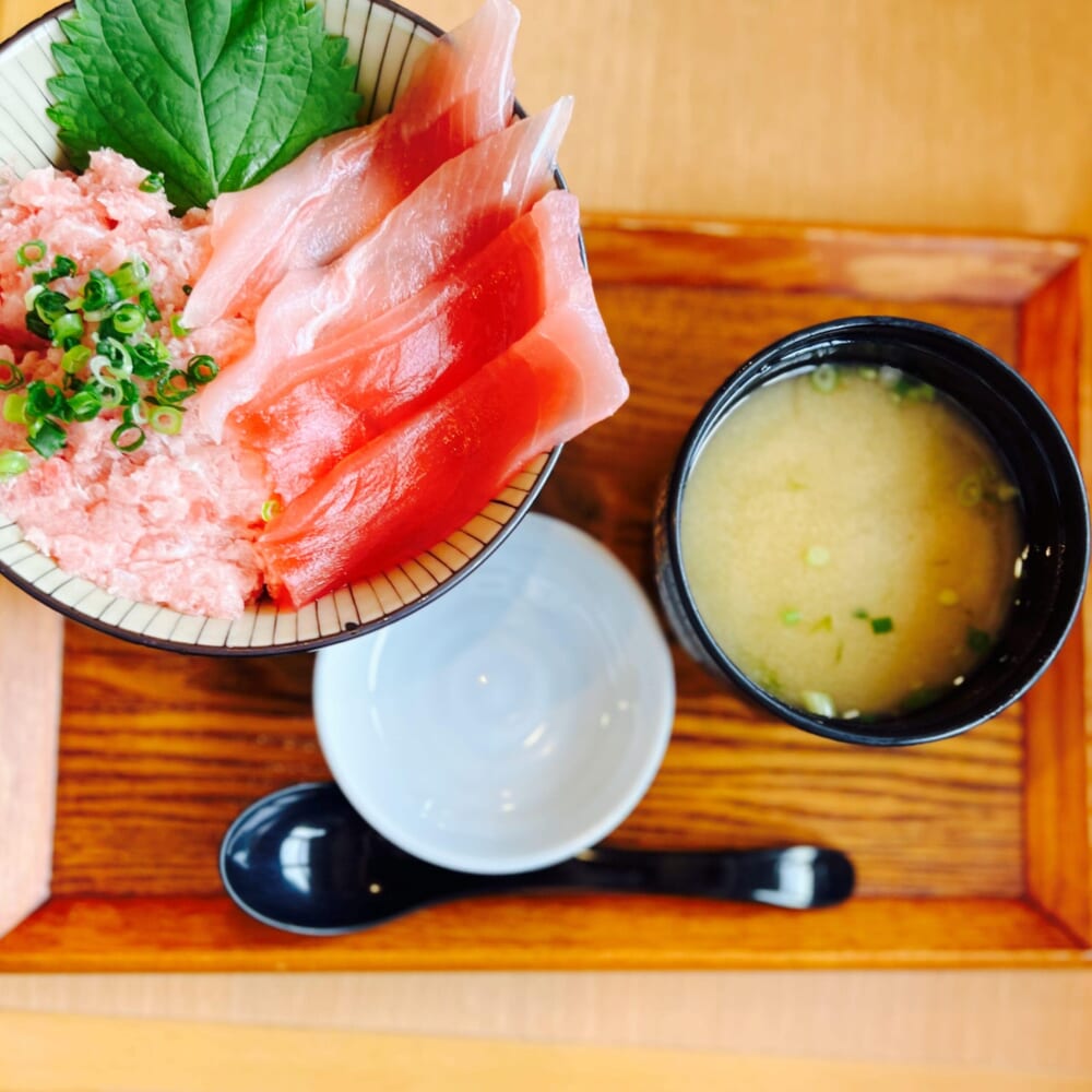鉄火ねぎとろ丼(息子) 静岡県伊東市川奈・伊豆太郎 海鮮レストラン 寿司 丼