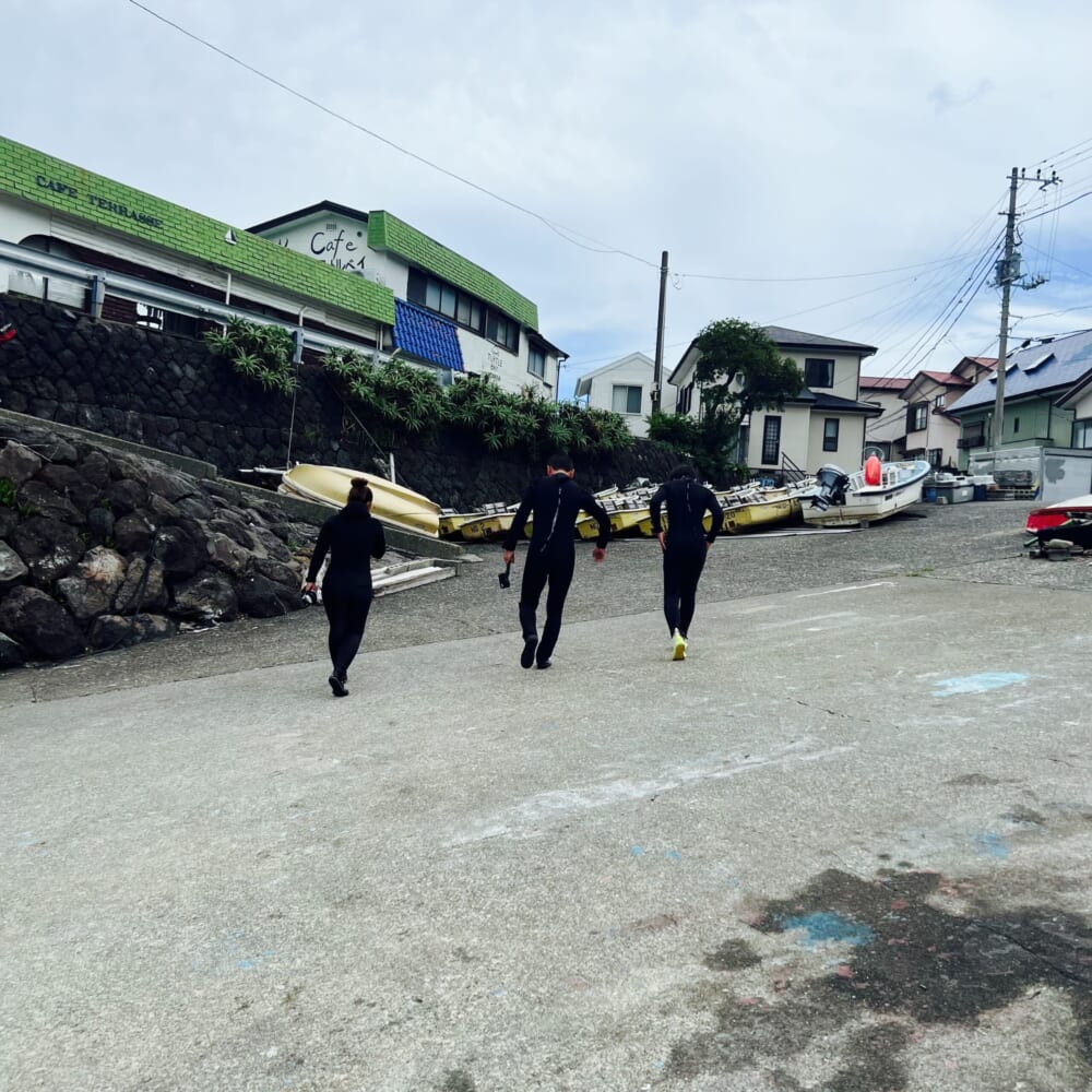 静岡県伊東市川奈 体験ダイビングする小学生