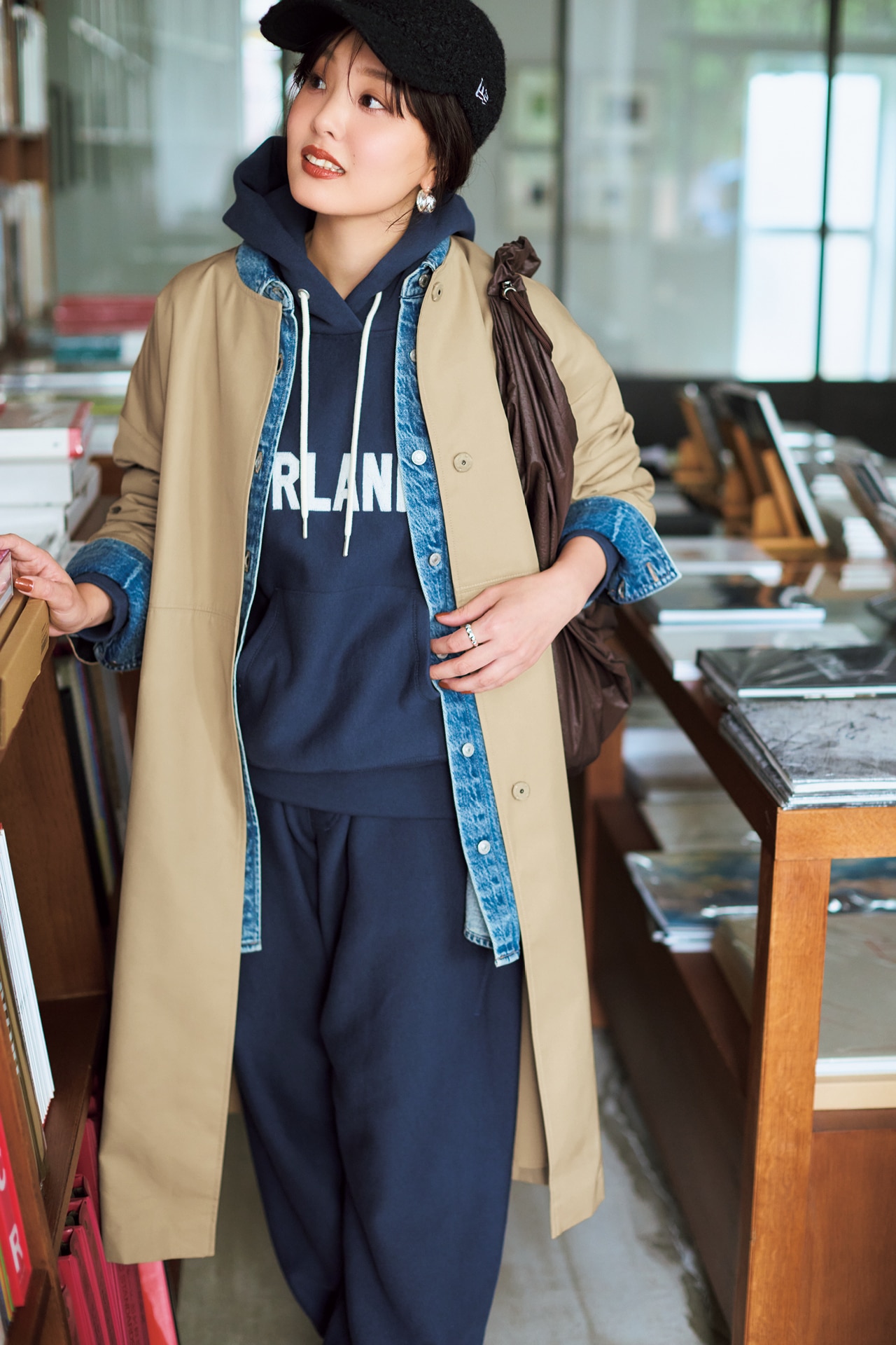 高橋夏果さんの20th Anniv. LEE限定 12closet(トゥエルブクローゼット)【撥水】【高橋夏果さんコラボ】ALL DAYS 付け衿トレンチコートのコーデ2