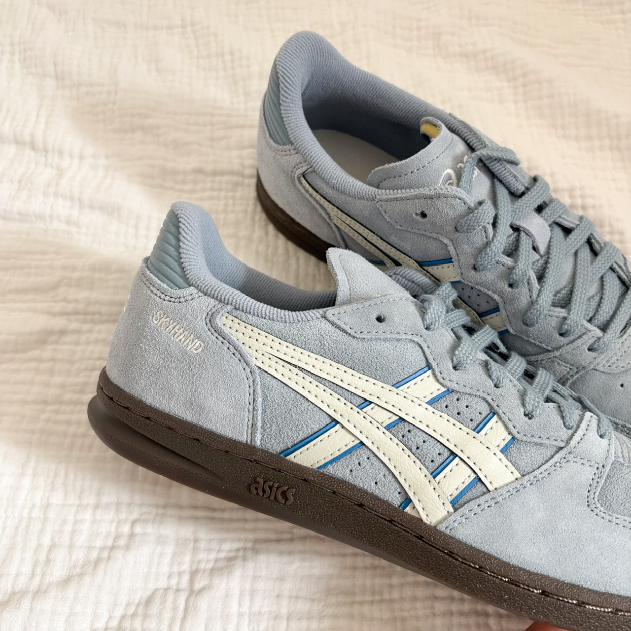 ASICS SKYHAND OG／アシックススカイハンドの側面アップ写真