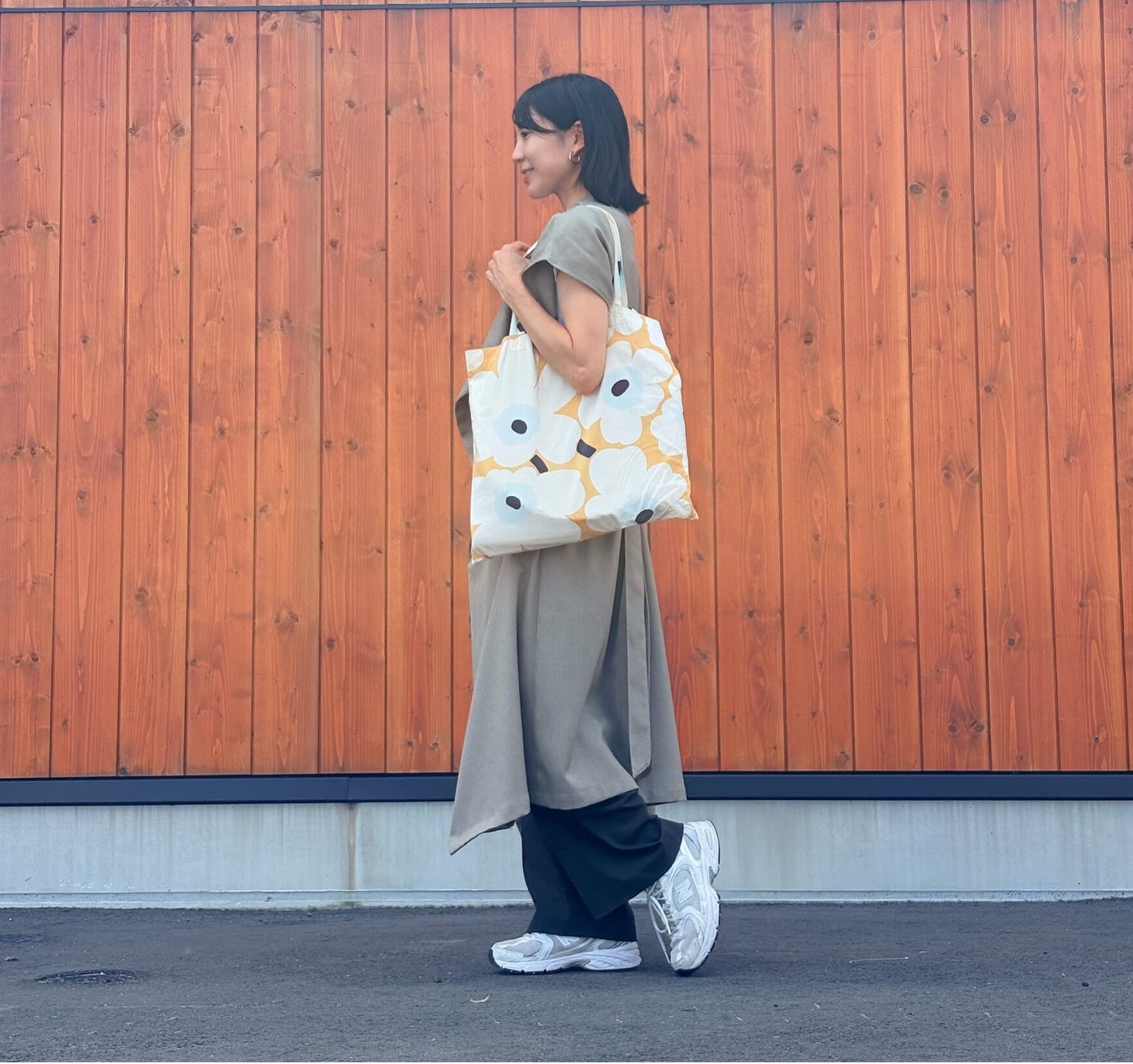 ユニクロ「スマートイージーパンツ」39 DARK BROWNの30代ママコーデ