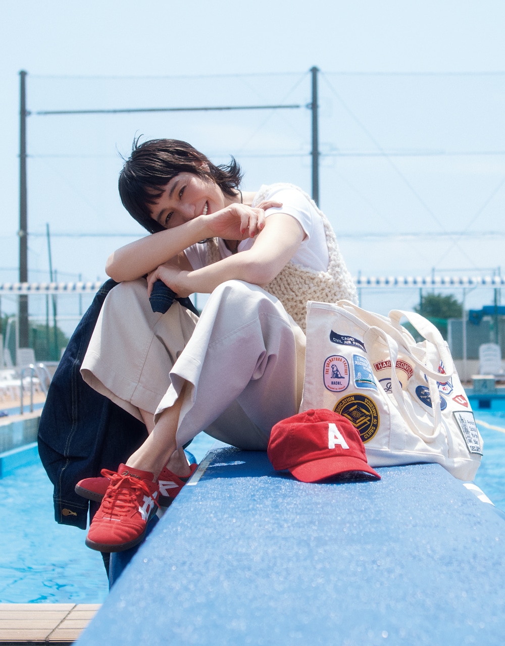 竹下玲奈さん【Red（レッド）のカラースニーカーコーデ】