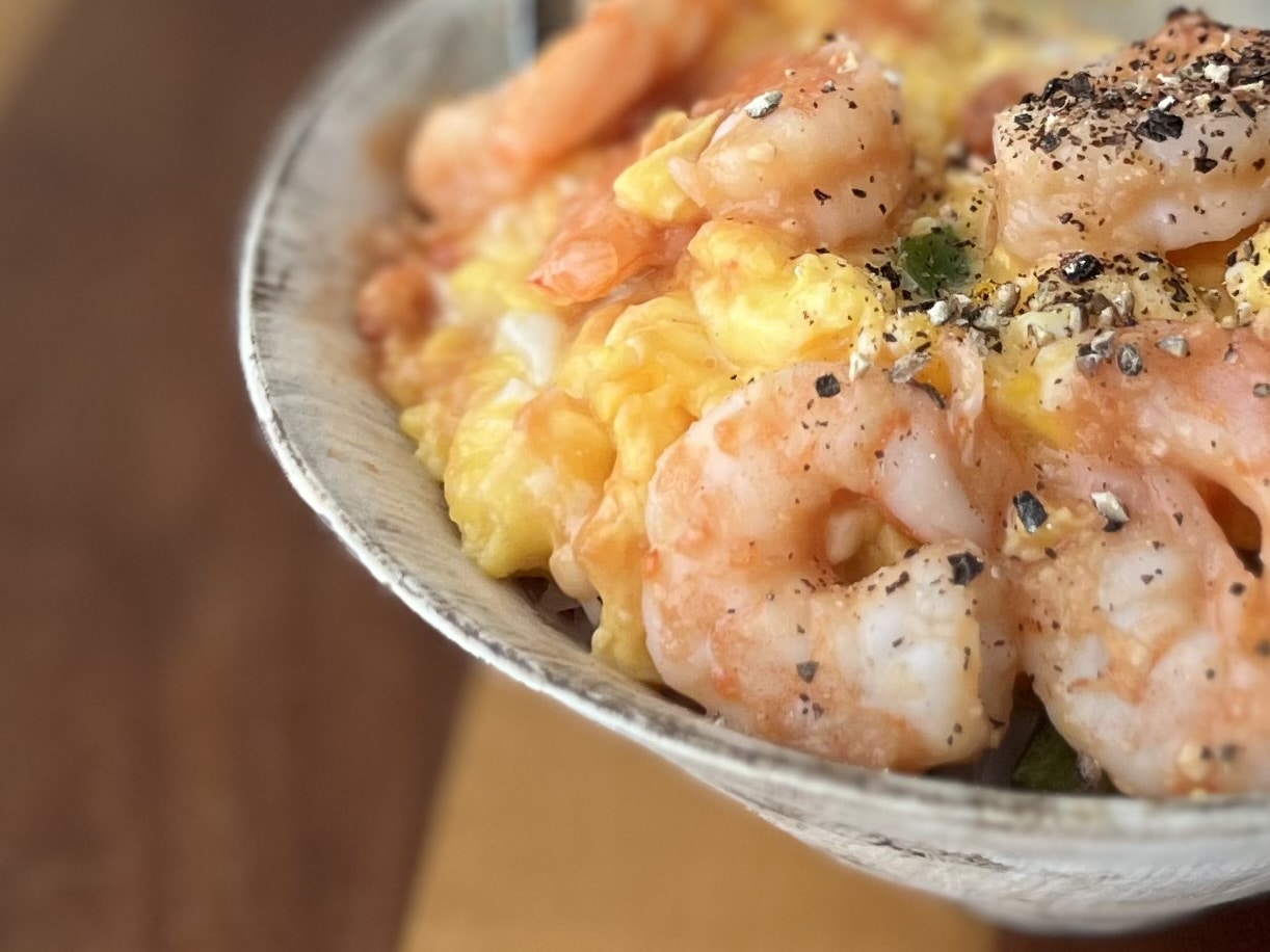【LEEレシピ】10分で完成する「エビたまケチャップのっけ飯」/今井真実さんレシピは混ぜるだけでなつかし系のあの味になりました TB icoco