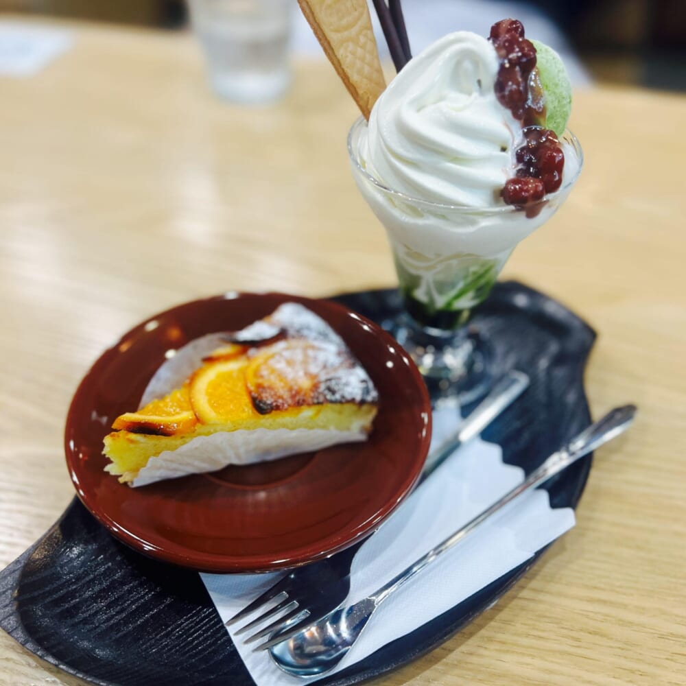 デザート2品 長野県茅野市・八ヶ岳Octet オクテット (ベーカリー&カフェ) オレンジタルト 茅野寒天の白玉抹茶パフェ