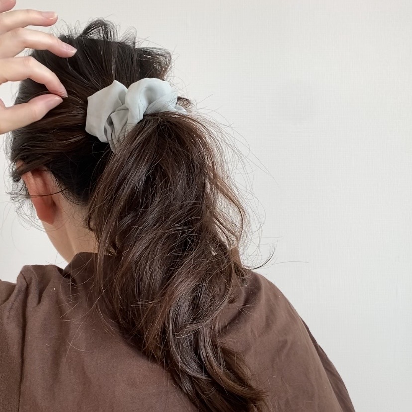 シュシュ ヘアアレンジ