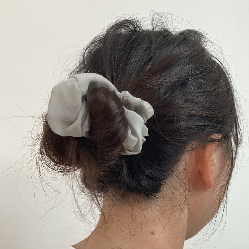 シュシュ ヘアアレンジ お団子
