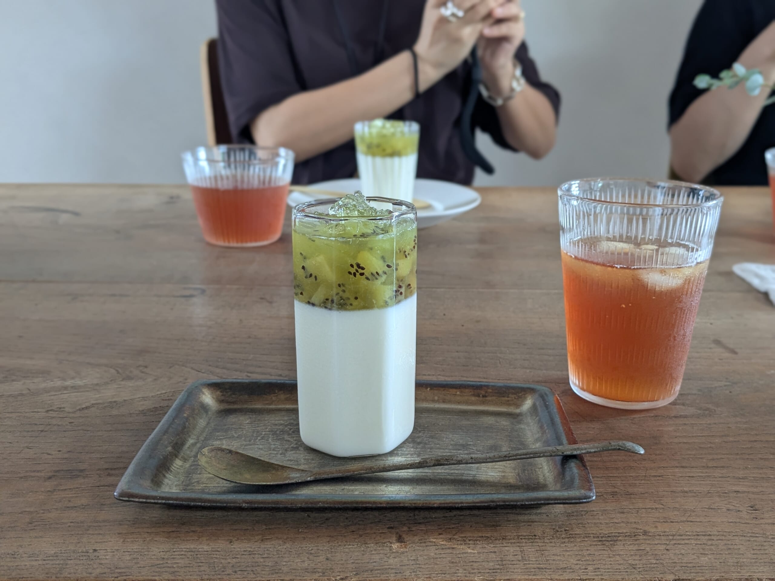 杏仁豆腐 キウイとミントのジュレのせ