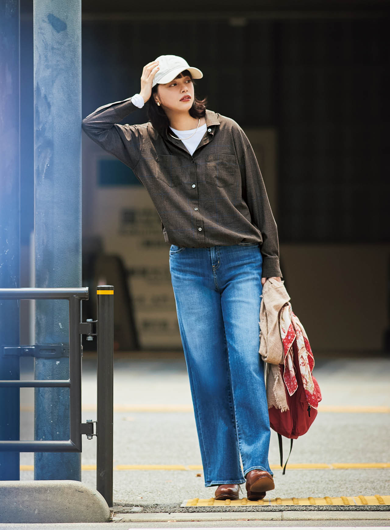 岸本セシルさんのMICA & DEAL（マイカ　アンド　ディール）【洗える】drawstring shirt jkとRED CARD TOKYO（レッドカード トーキョー）【洗える】35th Anniv. Wideのコーデ