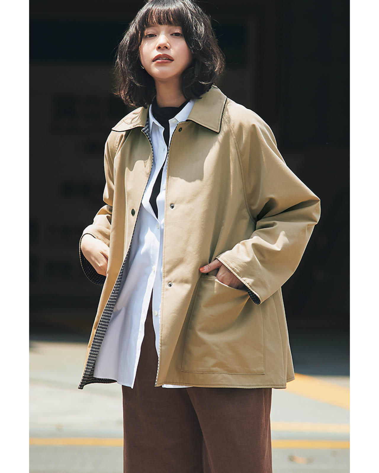 岸本セシルさんの20th Anniv. LEE限定 TICCA(ティッカ)【撥水】【LEEマルシェ20th別注】リバーシブルショートコートのコーデ ベージュ面