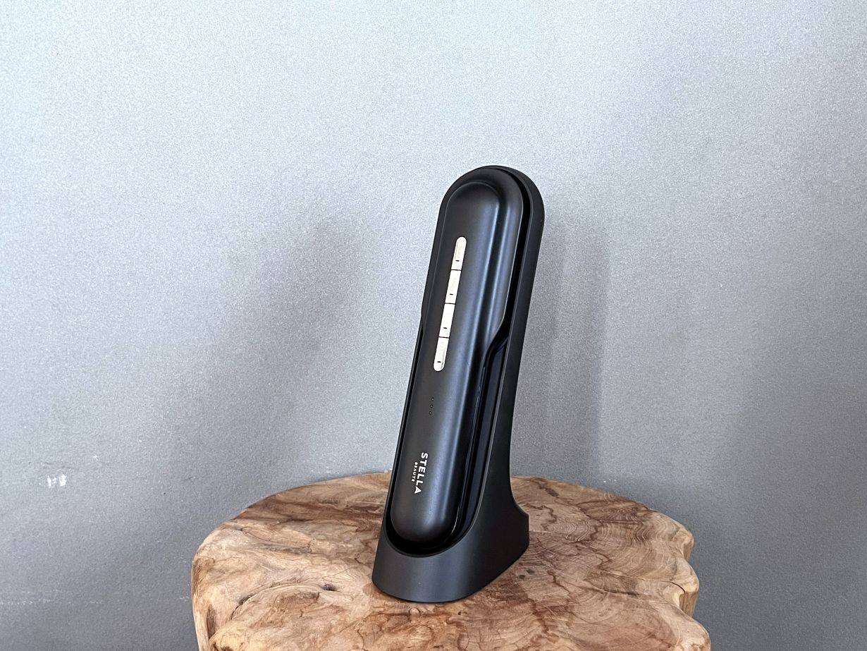 STELLA「Laser ＆EMS Lift Brush」