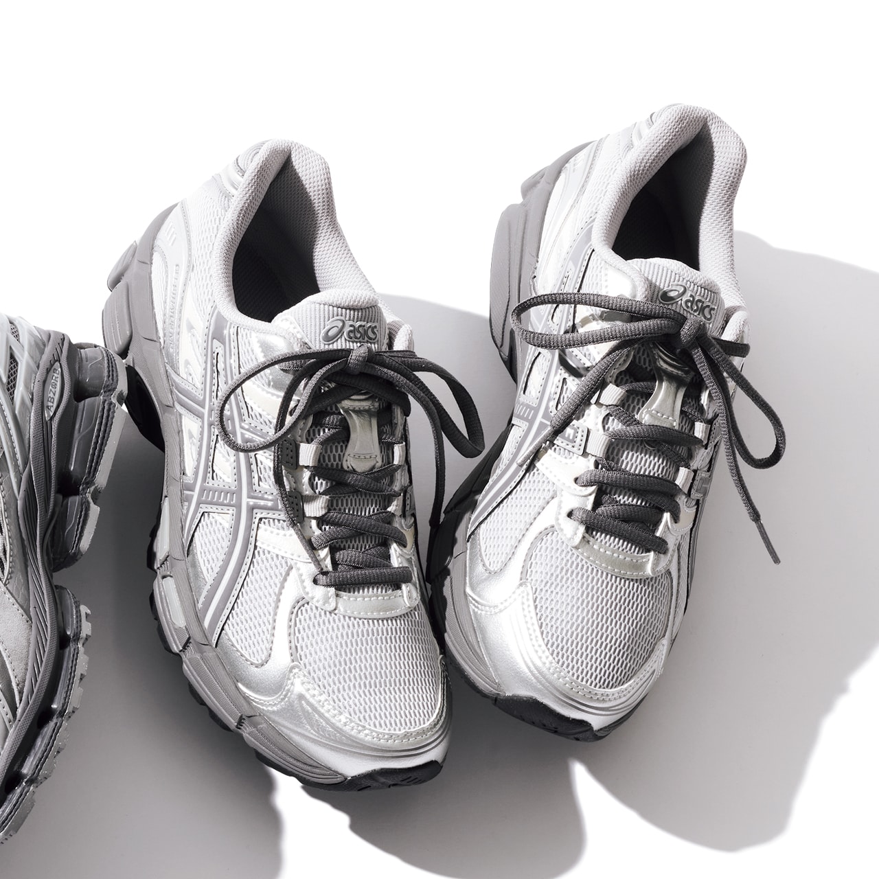 【ASICS(アシックス)】「GEL-STRATUS MC」のグレースニーカー ¥15400