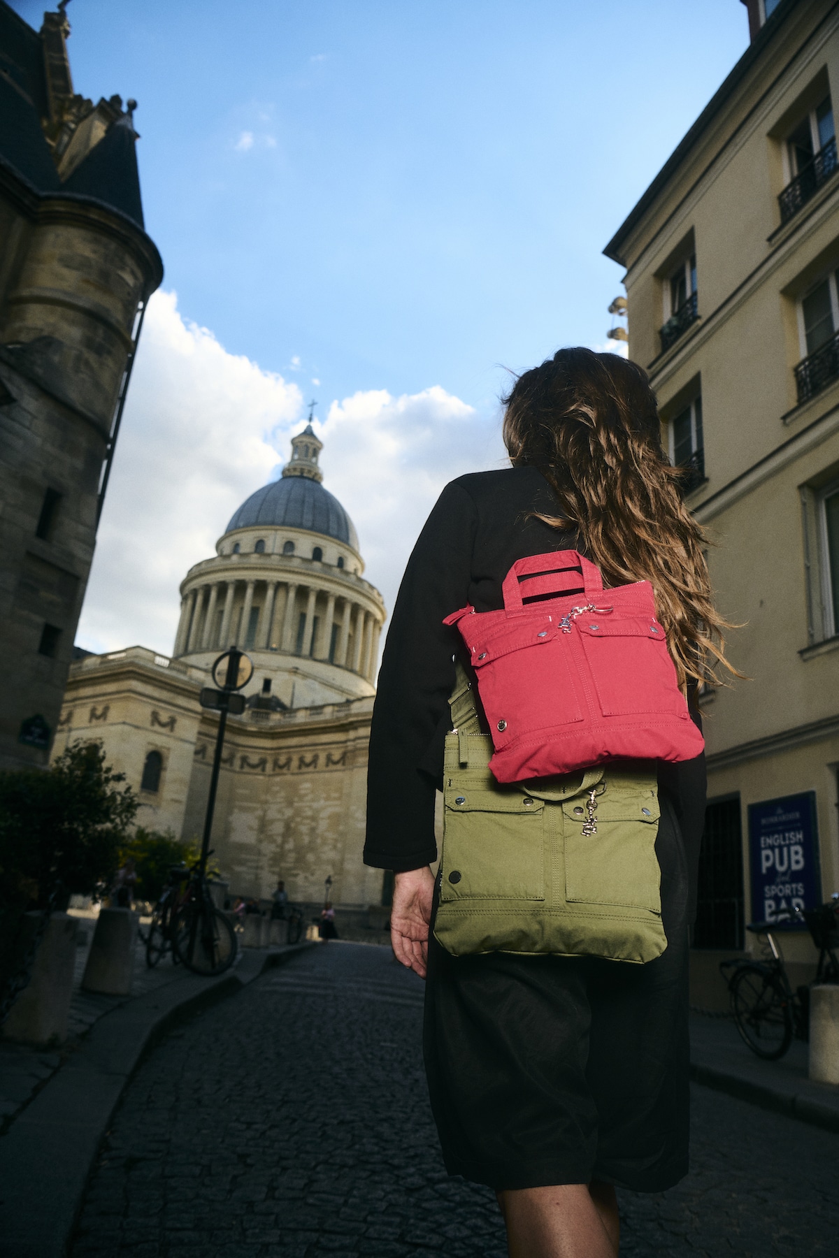 【agnès b. × POTR Collaboration】 女性モデル使用イメージ