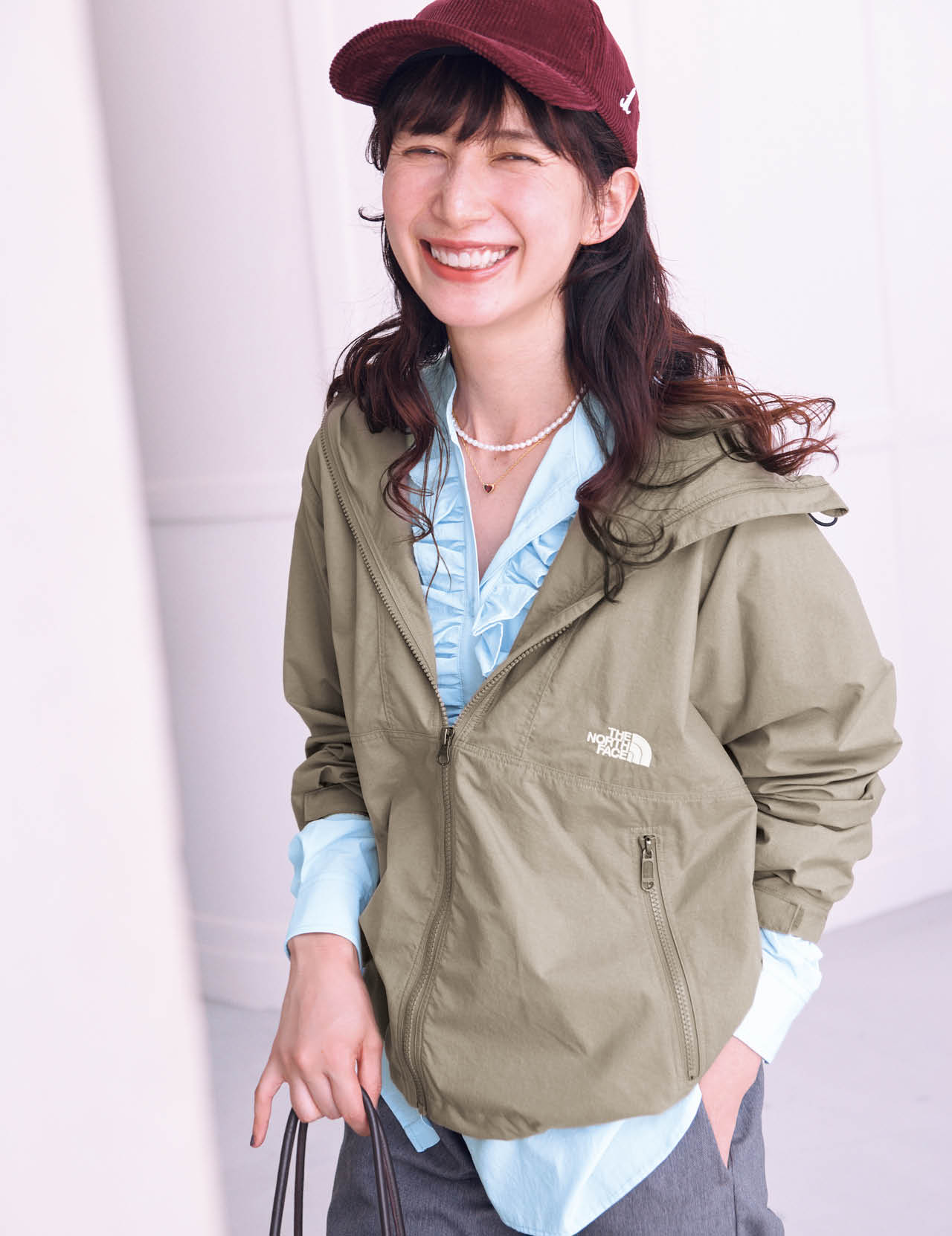 kazumiさんのTHE NORTH FACE(ザ・ノース・フェイス)【洗える】【撥水】【防風】Compact Jacketと20th Anniv. LEE限定 MARIHA(マリハ)【LEEマルシェ20th別注】月の夢 ネックレス オーバルパール 40㎝のコーデ