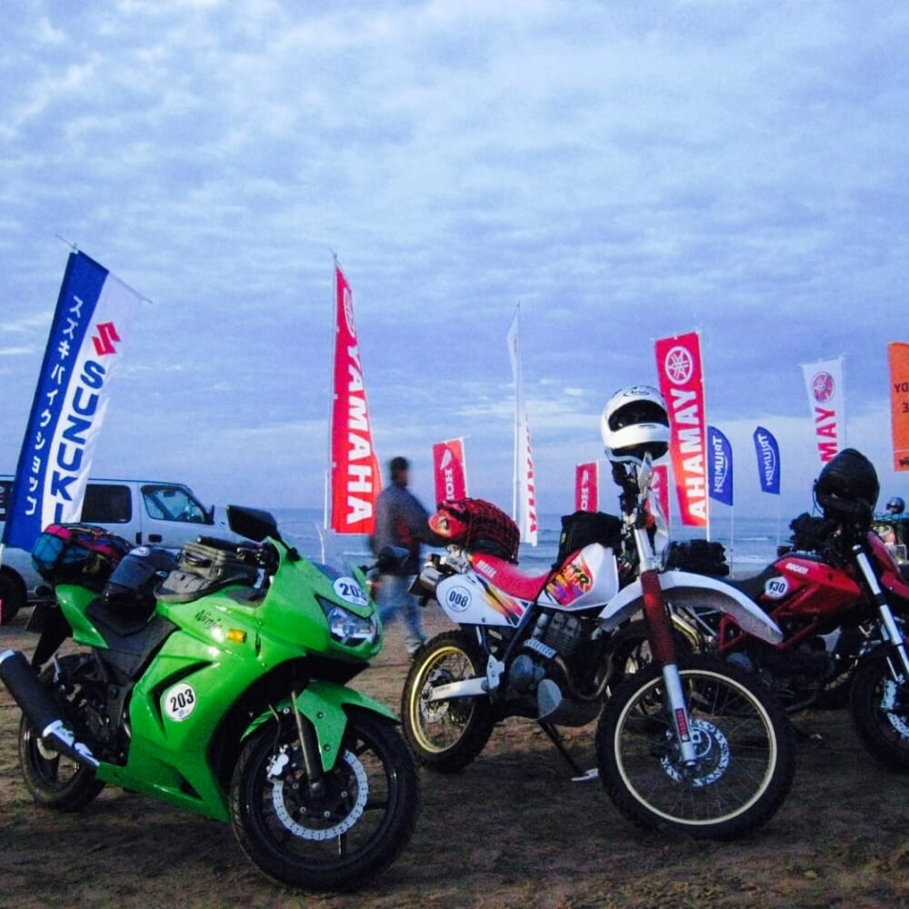 スポーツの秋　バイク　自動二輪　カワサキ・Ninja250R　ライムグリーン