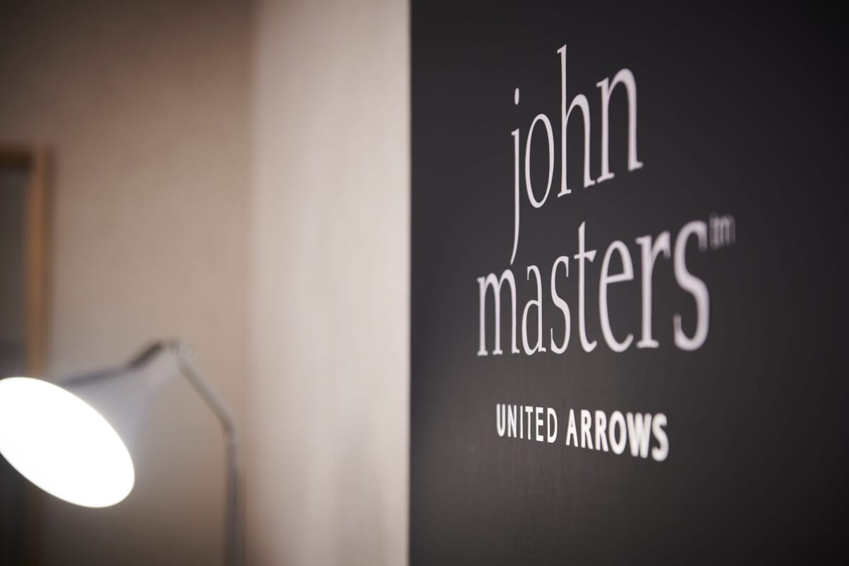 「john masters UNITED ARROWS」ロゴ