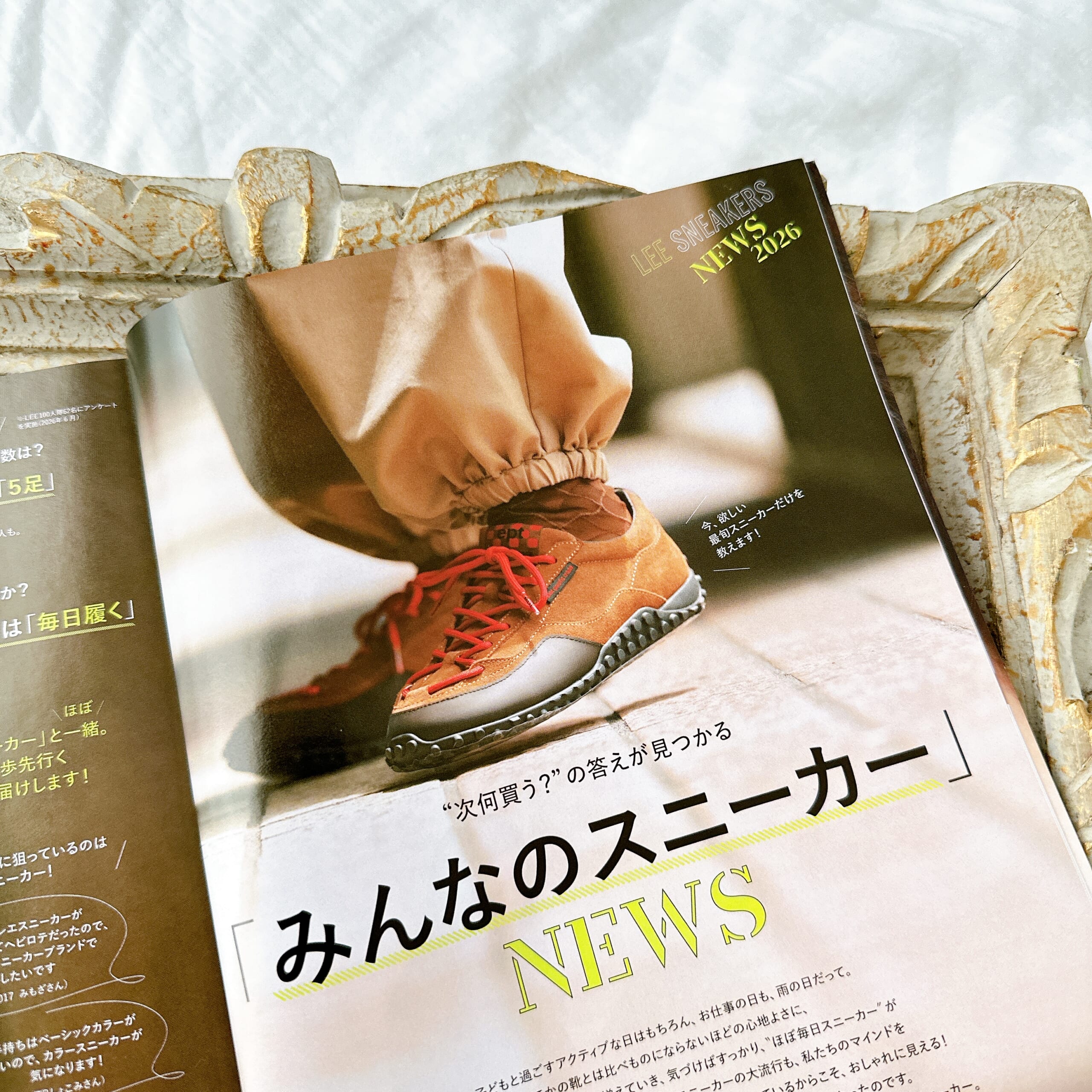 LEE10月号『「みんなのスニーカー」NEWS』のページ