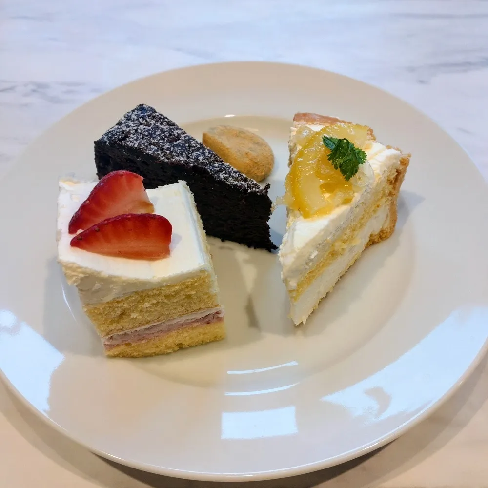 「ガトーキングダム せとうち」夕食ビュッフェのケーキ