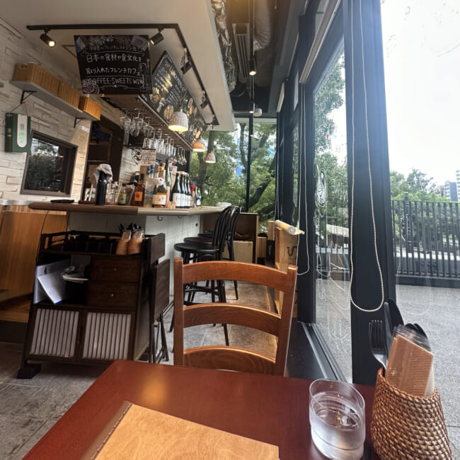 BASEGATE横浜関内「Café Re:」のt店内