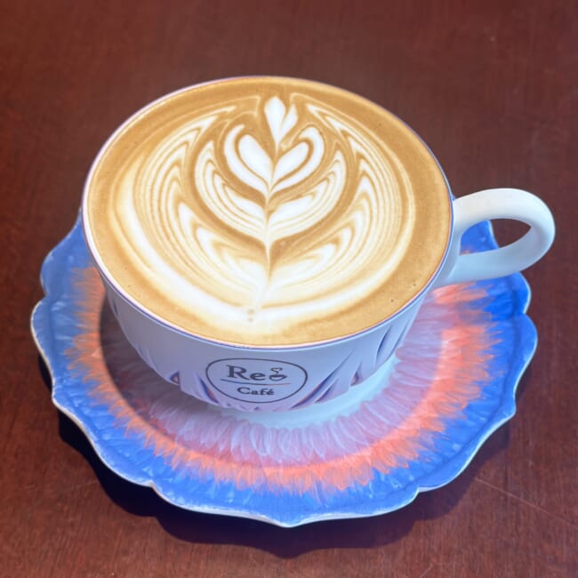 BASEGATE(ベースゲート)横浜関内「Café Re:」のカフェラテ ラテアート