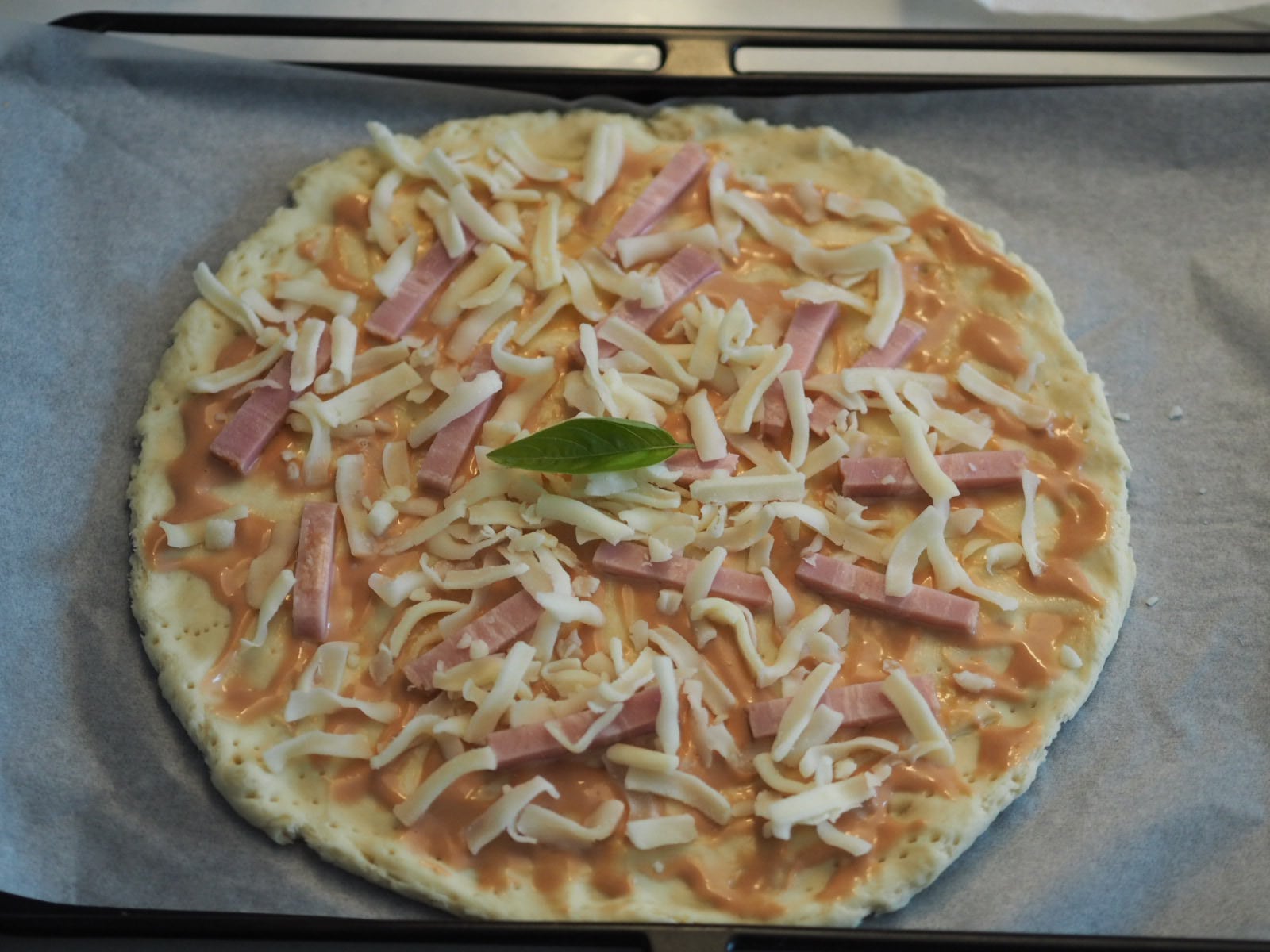 焼く前のピザ生地