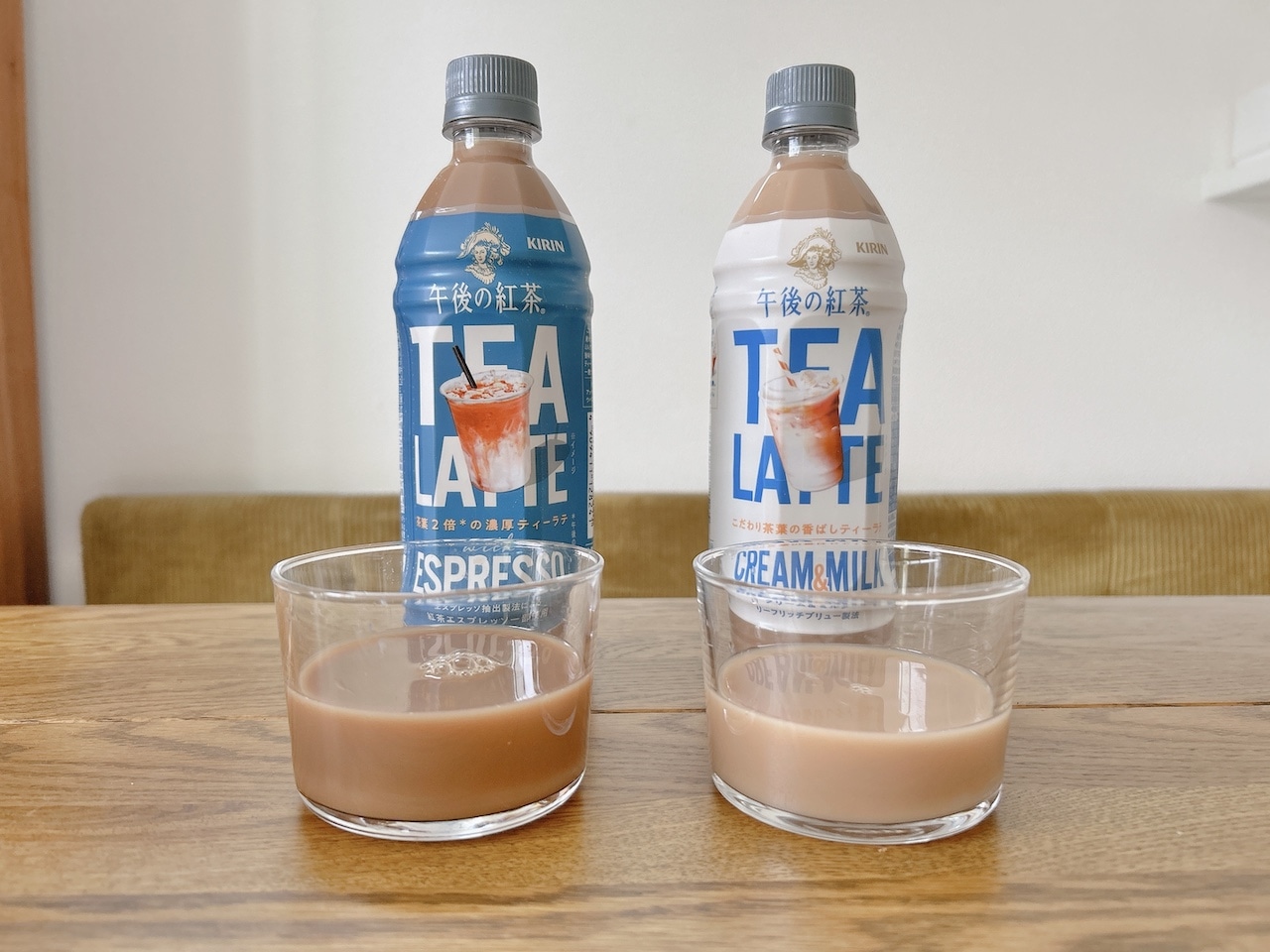 午後の紅茶 TEA LATTE with ESPRESSO / CREAM & MILK」コップに注いだ状態