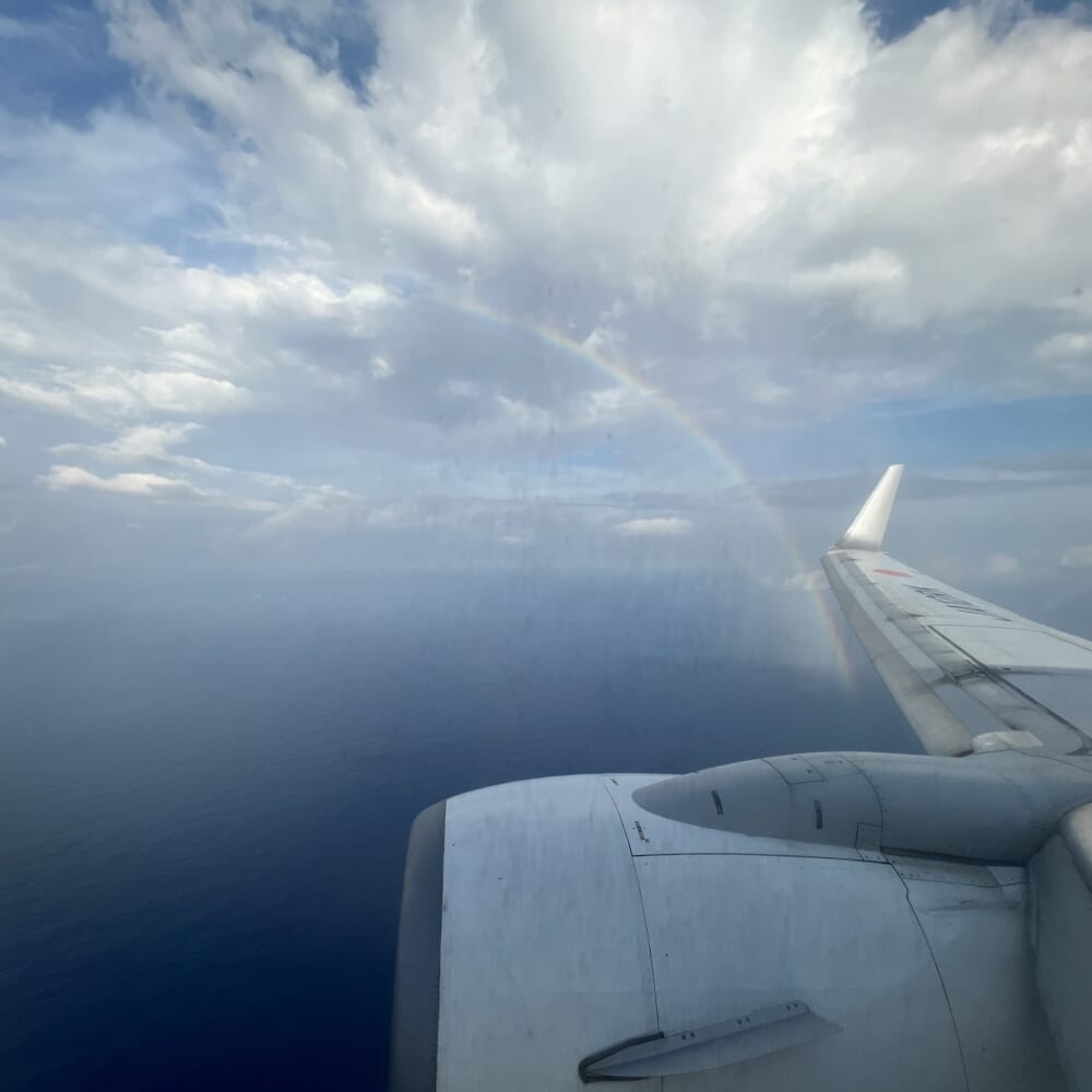 沖縄 飛行機 虹