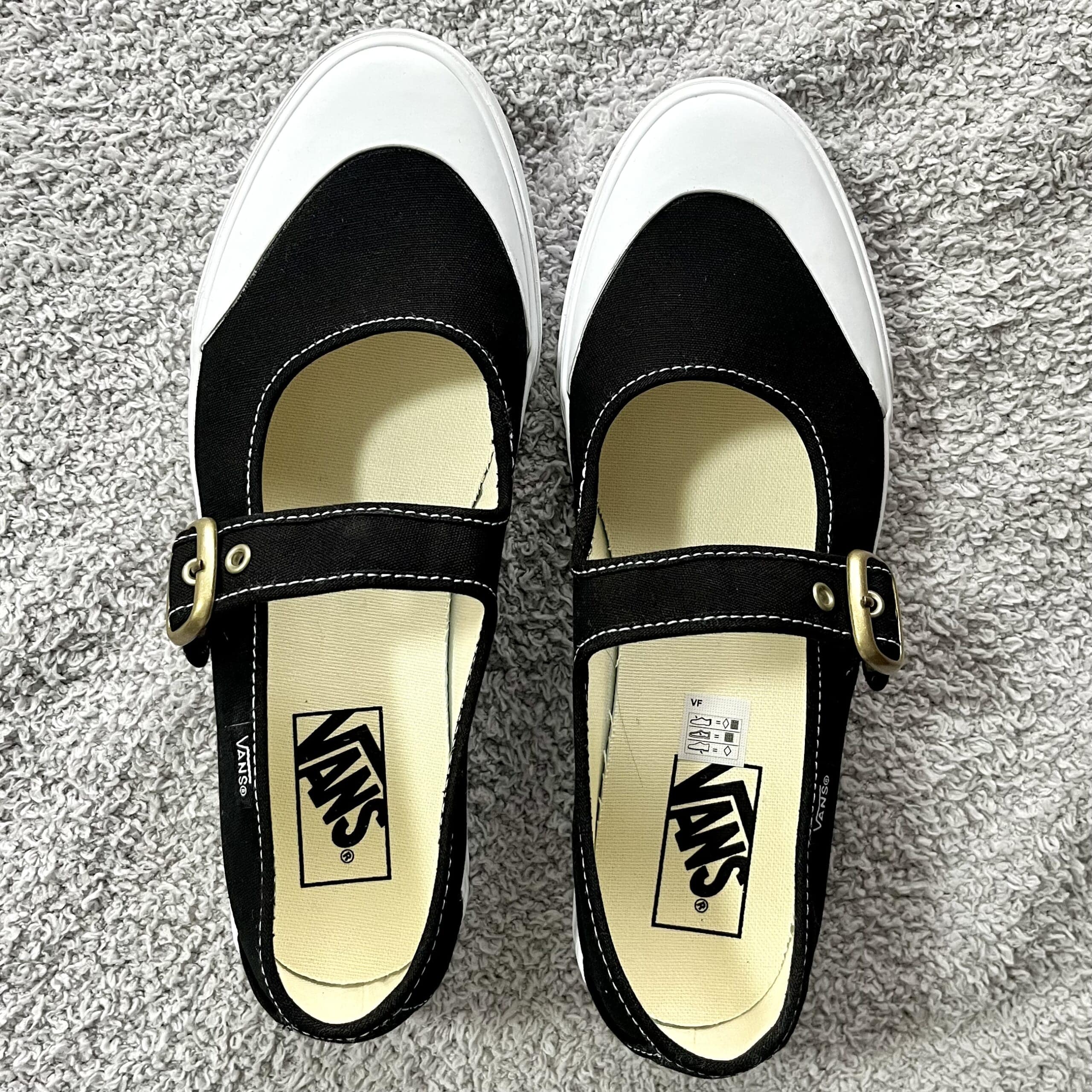 スニーカー