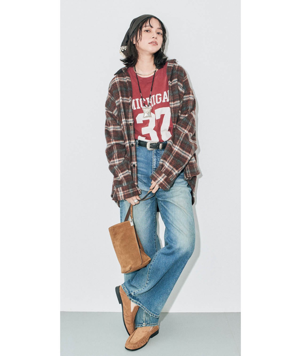 岸本セシルさん主演「ルーと、赤」ウィム ガゼットの赤いロゴTシャツコーデ
