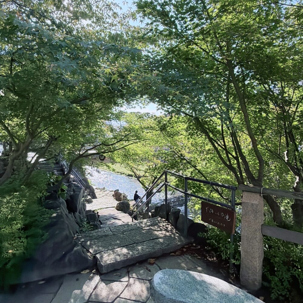 松本城の近くの川