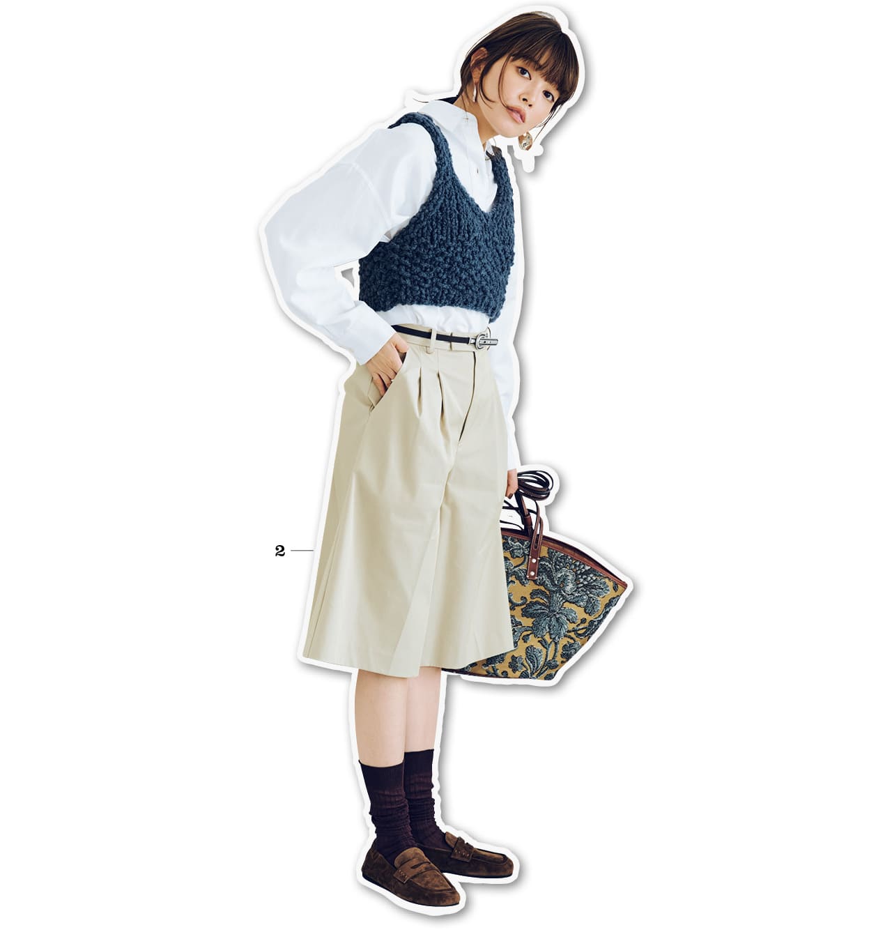 ビスチェ¥24200/シップス インフォメーションセンター(アンフィル) シャツ¥26400/DMC(マルモア) ピアス¥71500/リューク ベルト¥19800/フラッパーズ(レフィエ) バッグ¥69300/ノーベルバ(ア ヴァケーション) 靴下¥1210/タビオ(靴下屋) 靴¥82500/アマン(ペリーコ)