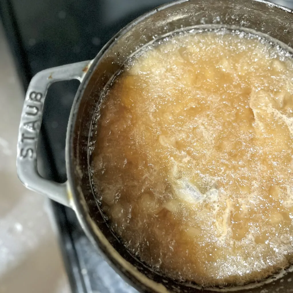 「スパイス香る梨のコンフィチュール」工程2 煮詰める