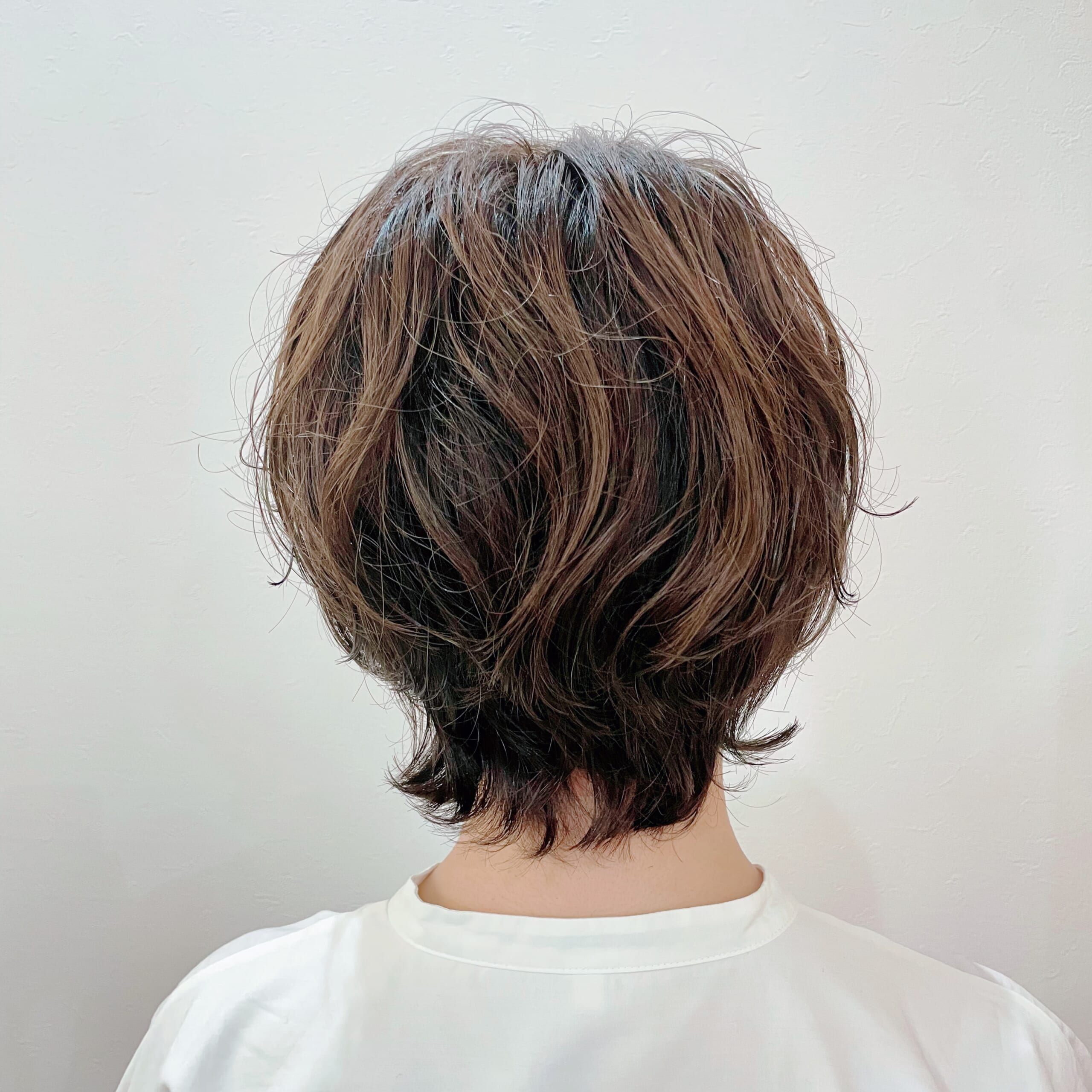 髪型 ショート 前髪なし くせ毛 パーマ