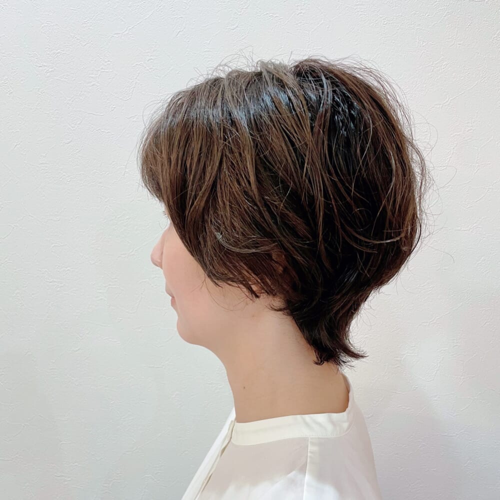 髪型 ショート 前髪なし くせ毛 パーマ