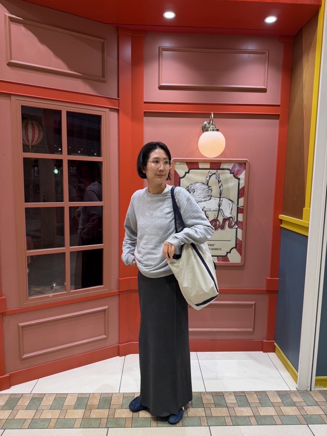 スタイリスト高橋美帆さん着用　紹介アイテム：「LA PEAU DE GEM（ラポドゥジェム）」「silhouette knit skirt」（全身コーディネート正面）