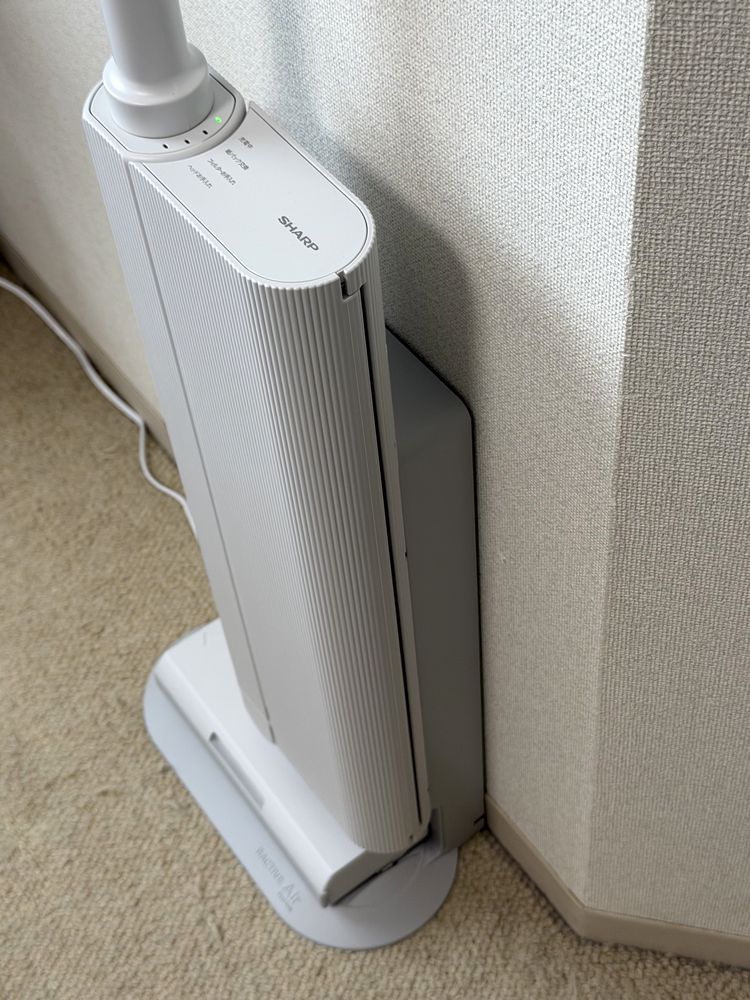 シャープ コードレススティック掃除機「ラクティブエア ステーション」EC-CR1。84,700円(参考価格)