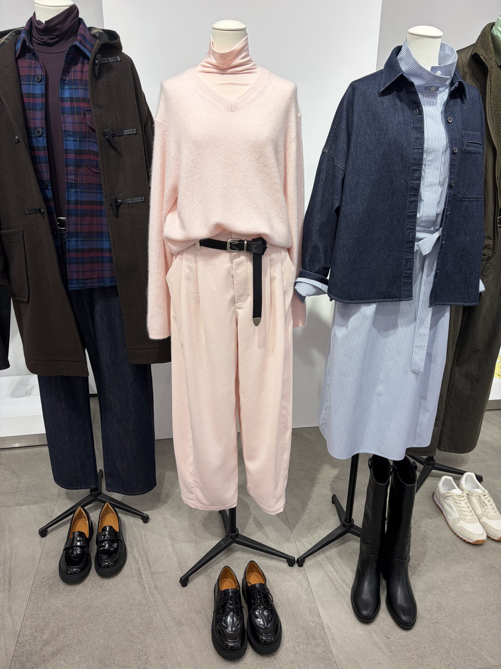 ユニクロ:シー2026年秋冬 コーデュロイボリュームパンツ