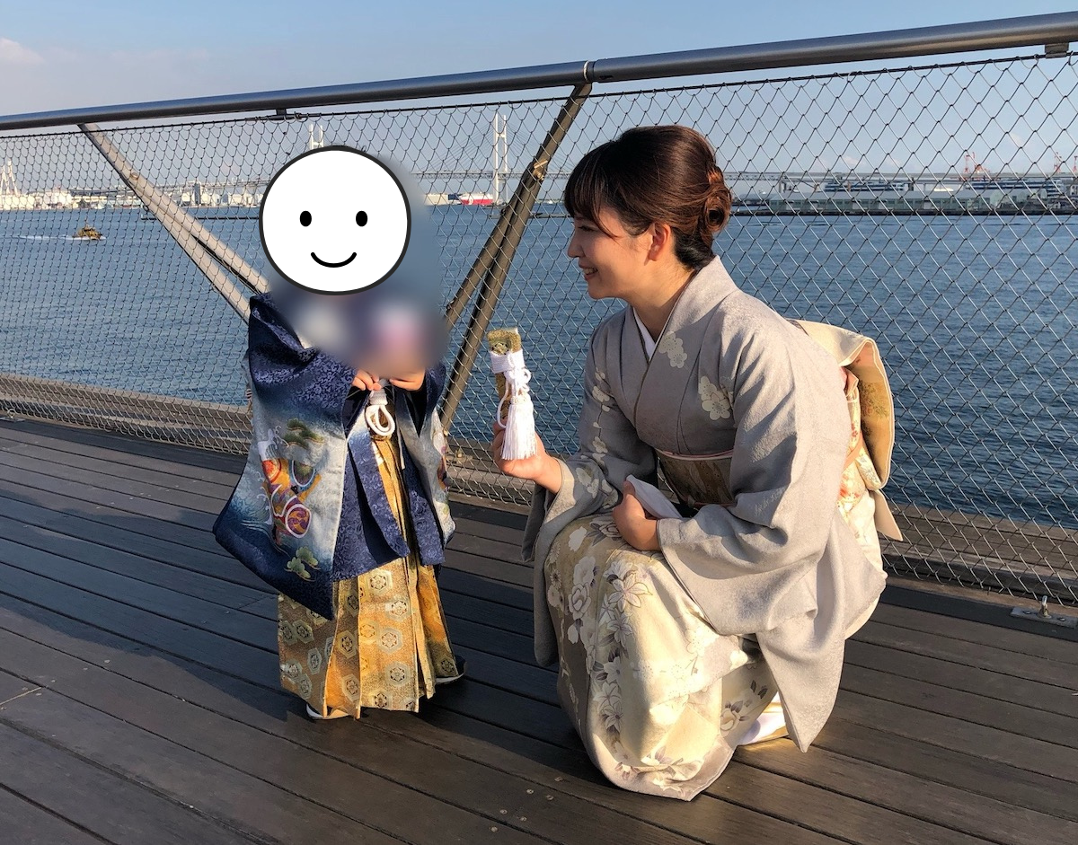 大人っぽい雰囲気のレンタル着物を着用した七五三のママコーデ