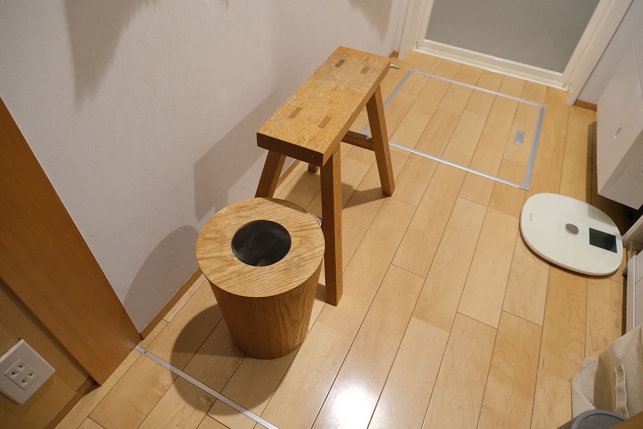 木製ごみ箱・袋止めワイヤー付・丸型 使用シーン