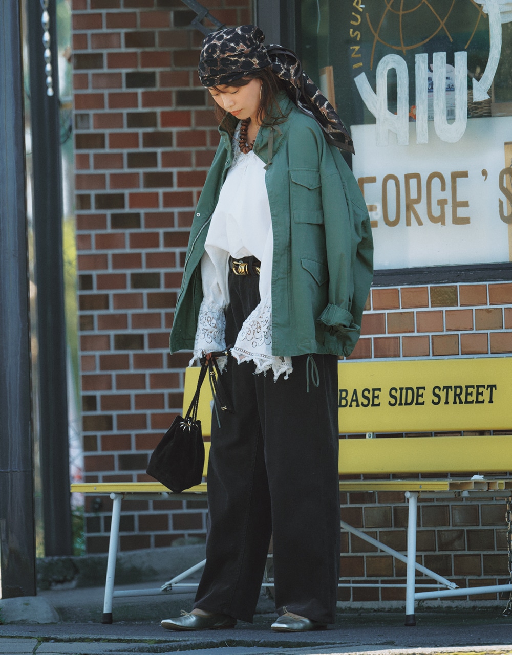 蛯原友里さん カーキアウターコーデ