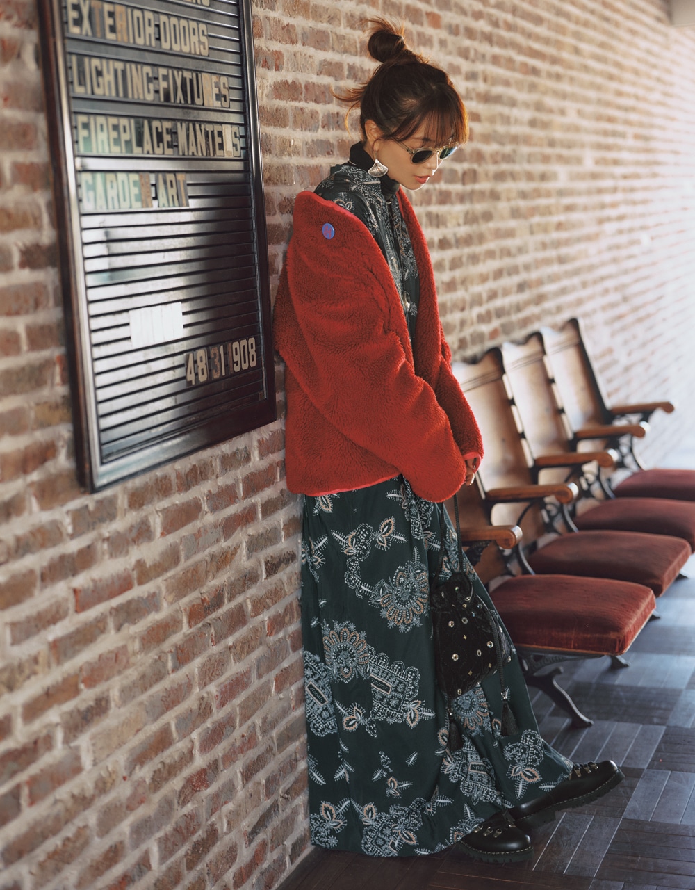蛯原友里さん ボアジャケットコーデ