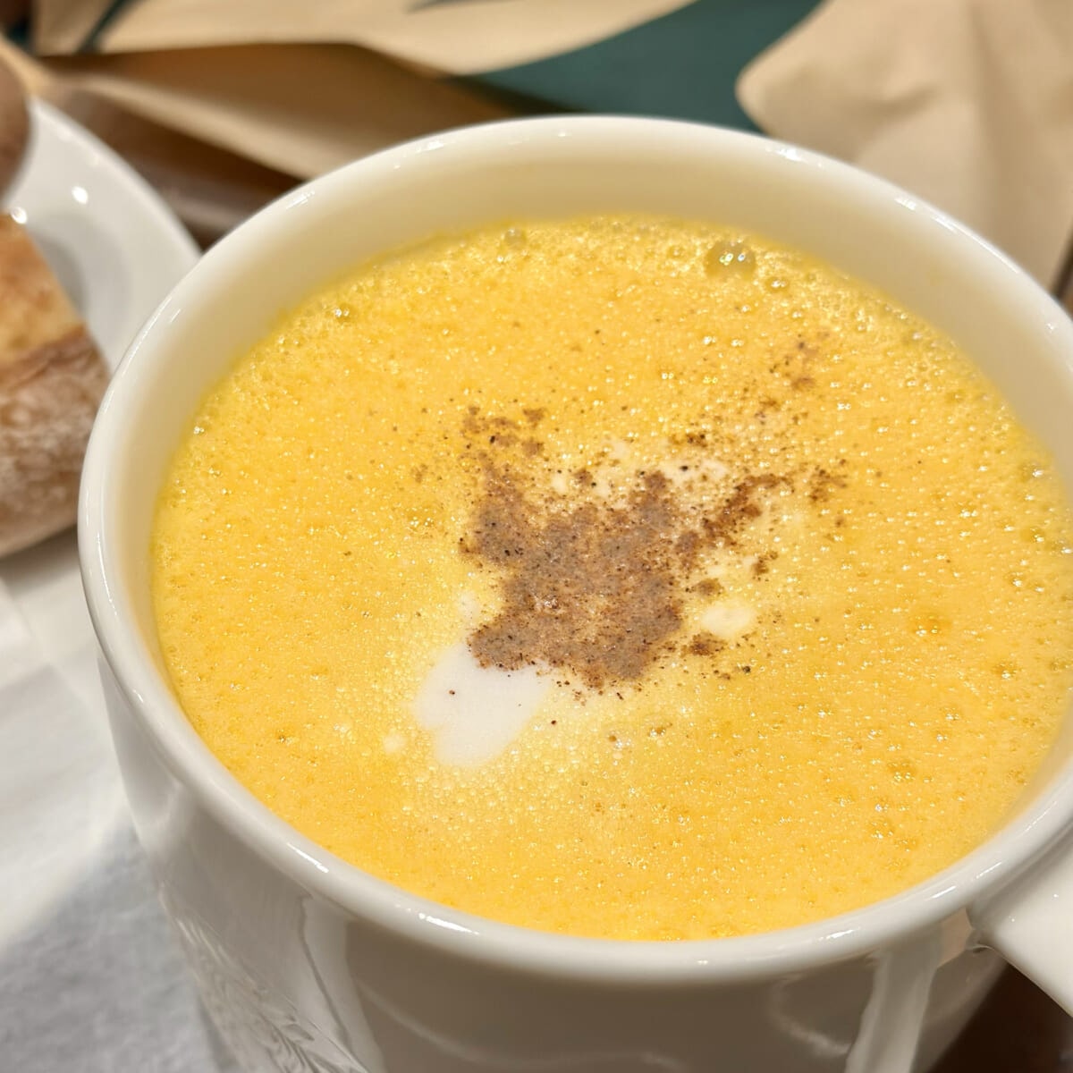 【スタバ】秋の新作「パンプキン スープチーノ」と新しくなった「ハーブソーセージ」