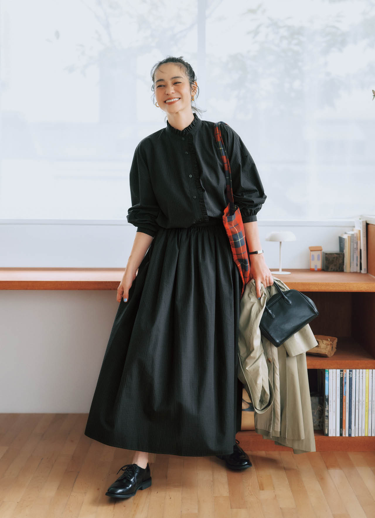 竹下玲奈さんの20th Anniv. LEE限定 12closet(トゥエルブクローゼット)【洗える】【石上美津江さんコラボ】チェックフリルブラウスと20th Anniv. LEE限定 12closet(トゥエルブクローゼット)【洗える】【石上美津江さんコラボ】チェックギャザースカートのコーデ