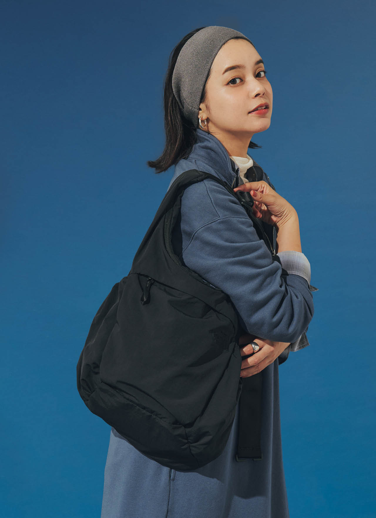 岸本セシルさんのTHE NORTH FACE（ザ・ノース・フェイス）【撥水】FICUS SHOULDERのコーデ 側面