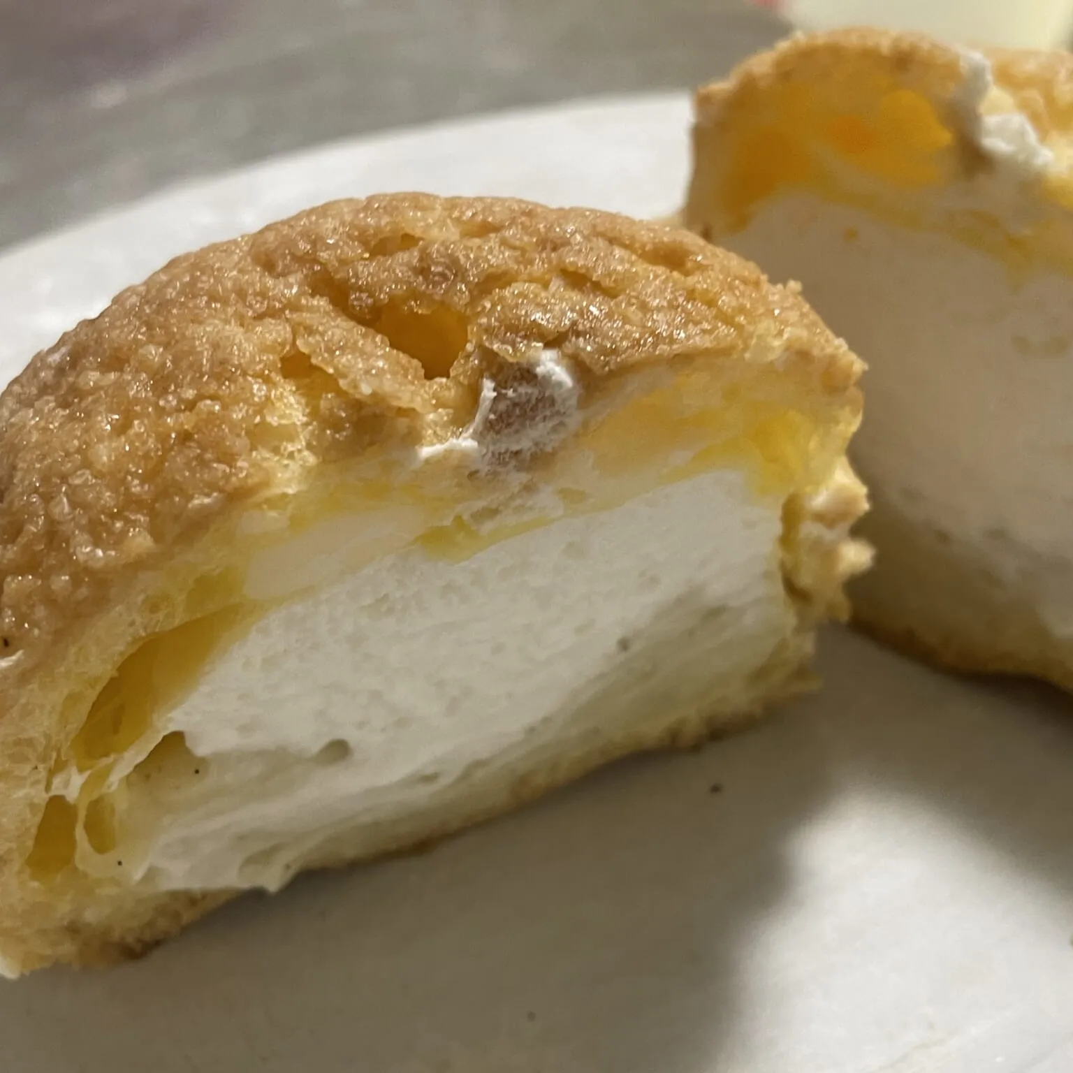 ファミリーマート「ピエール・エルメ アンソロジー監修　シュークリーム（バニラ）」断面