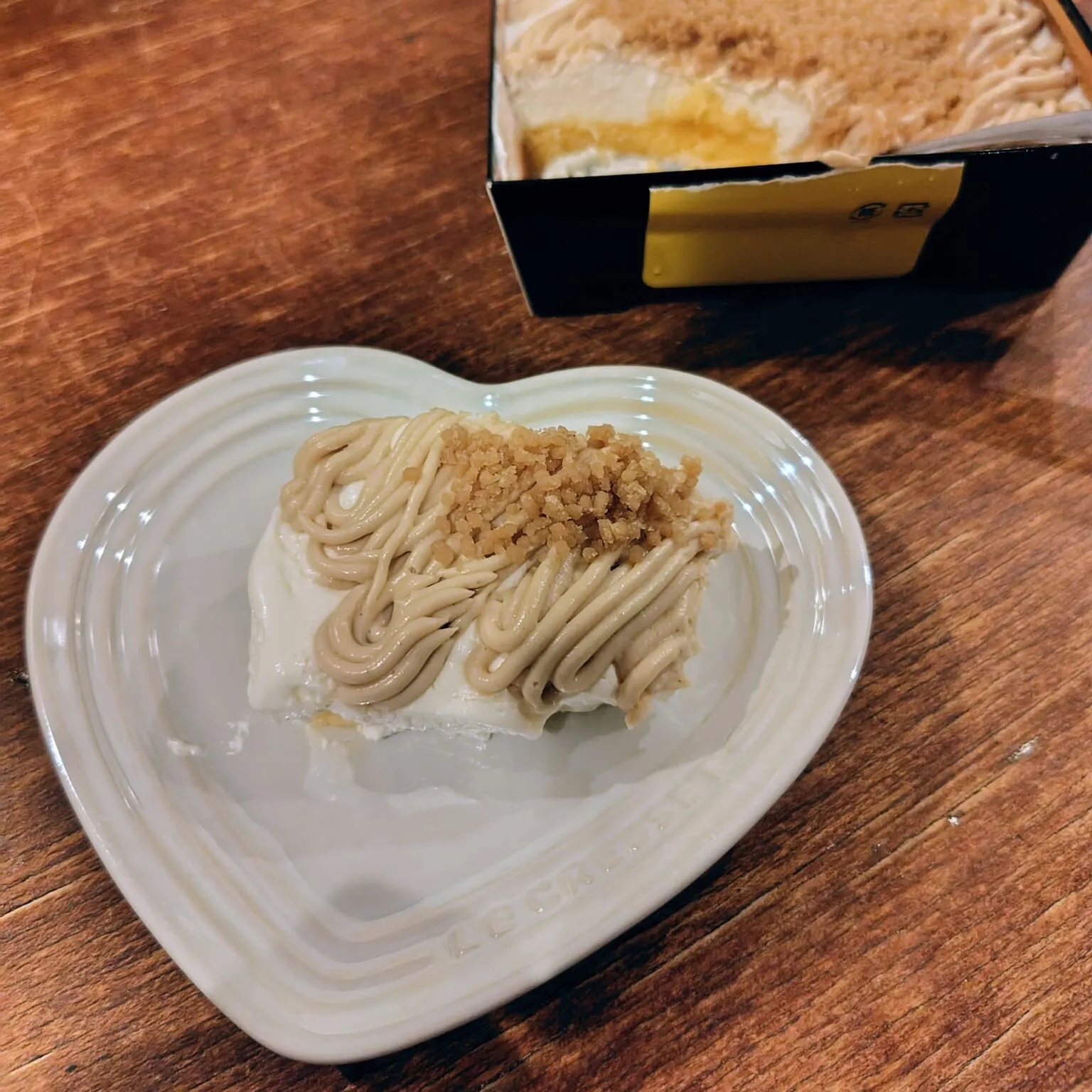 ローソン「贅沢すぎ！お重モンブラン（和栗）」お皿に取り分けたところ